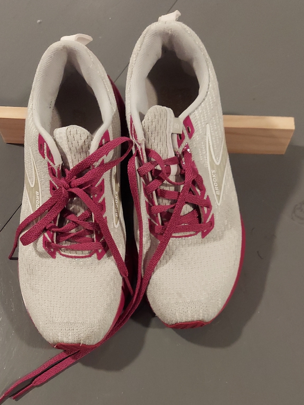 Brooks Women's White and Burgundy Lace-Up Running Shoes
